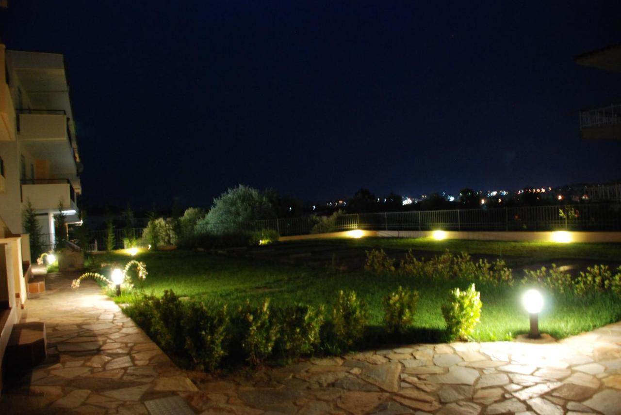 Alexandros Maisonettes & Apartments Nea Moudania Bagian luar foto
